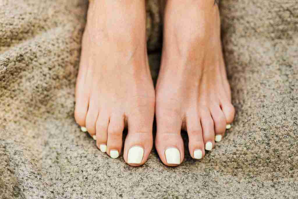 how to sell feet pics on social media